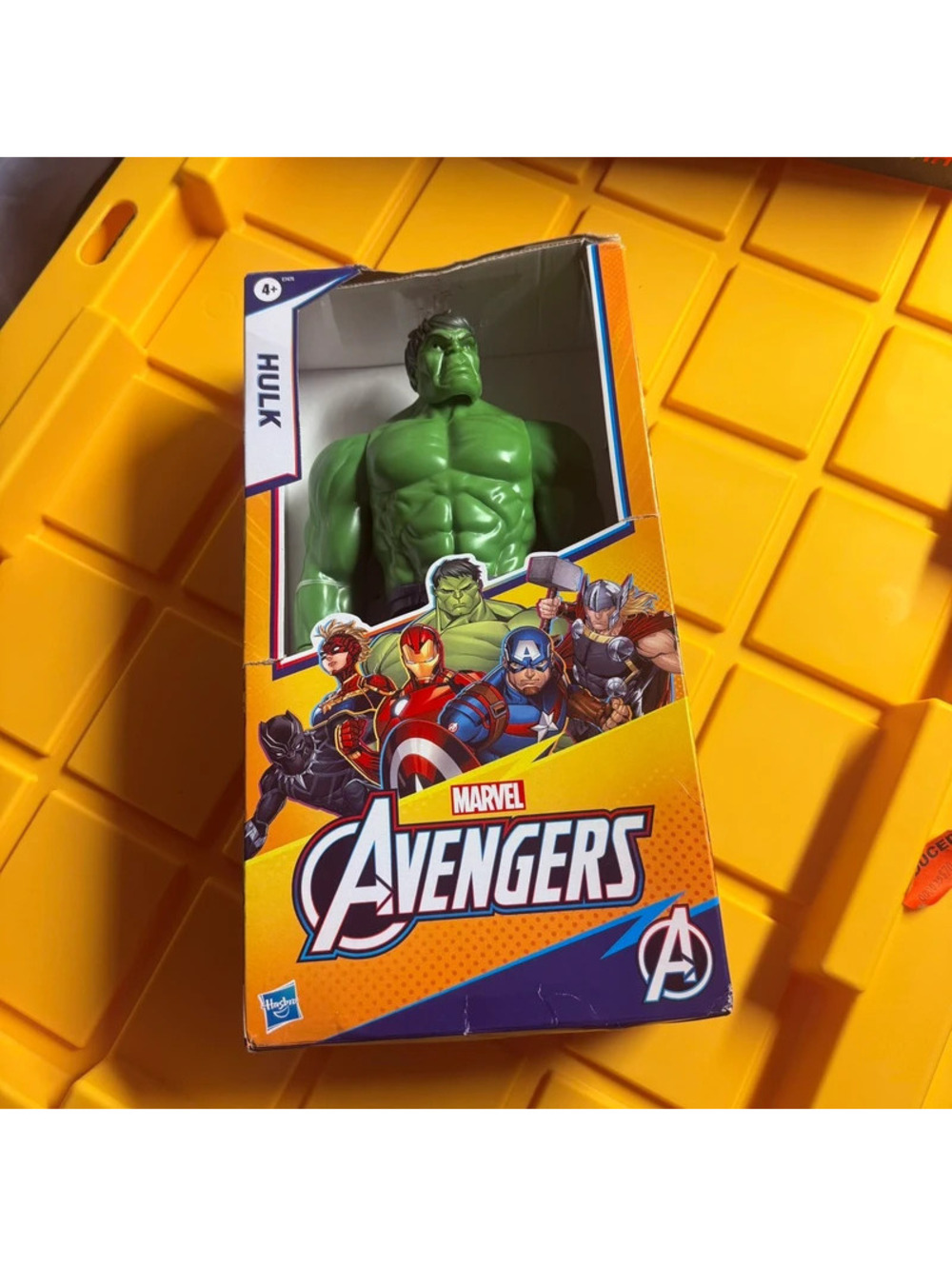Marvel avengers titan series hulk action figure